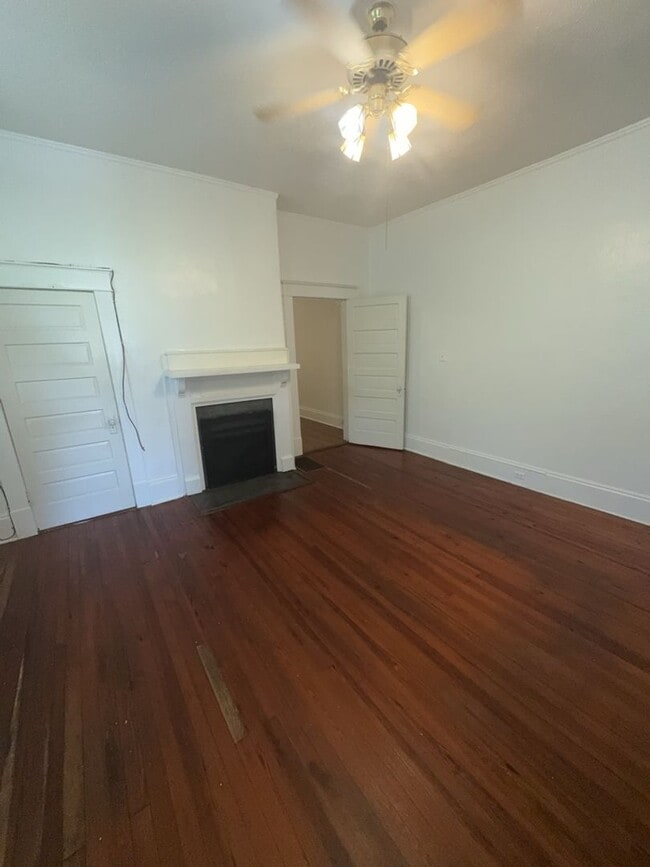 Photo - r1919 Unit B