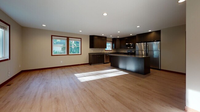 Photo - 1078 18th Ave SE Unidad #2