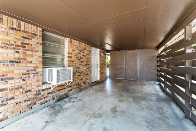 Photo - 218 E Villaret Blvd