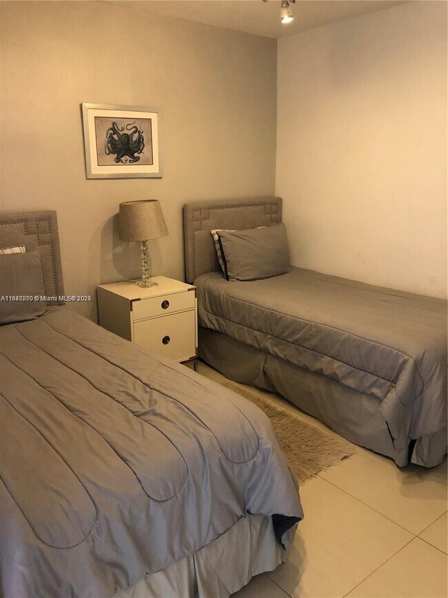 Photo - 5151 Collins Ave Unit 923