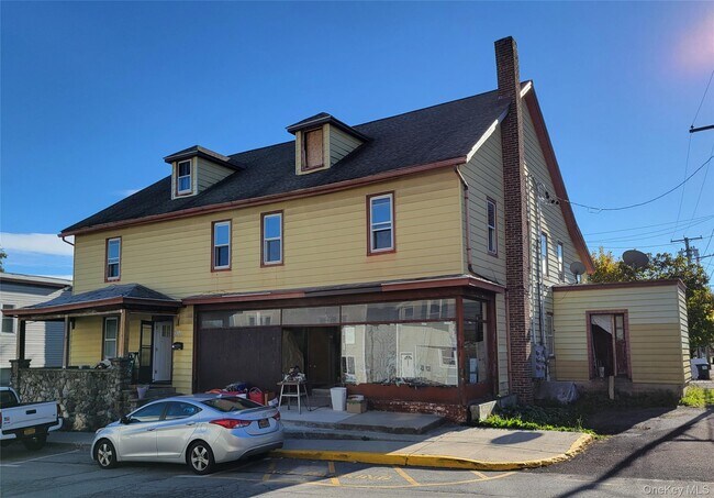 Photo - 204 Main St