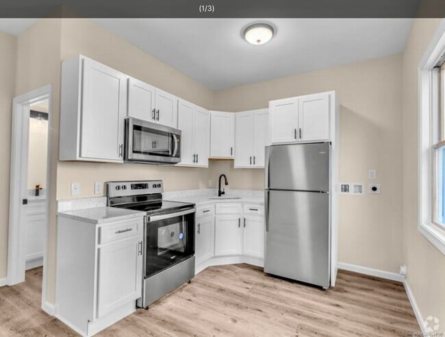 Building Photo - 51 Russ St Rental