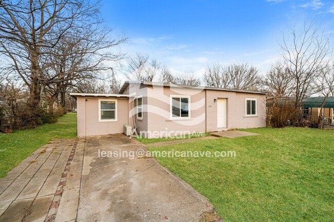 Photo - 1531 N Indianapolis Ave