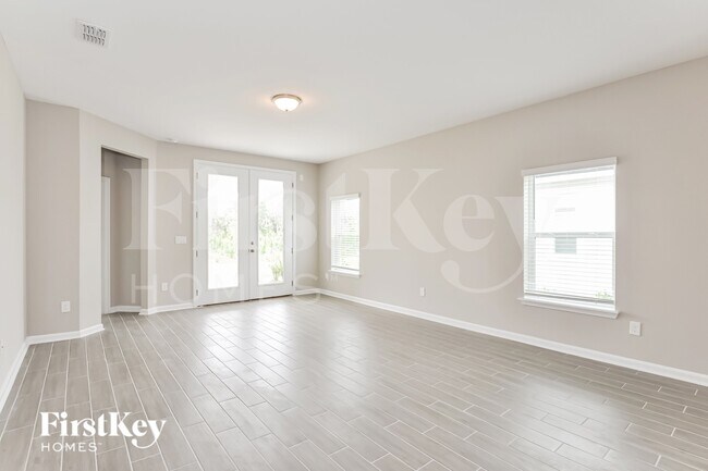 Photo - 117 Nighthawk Ln