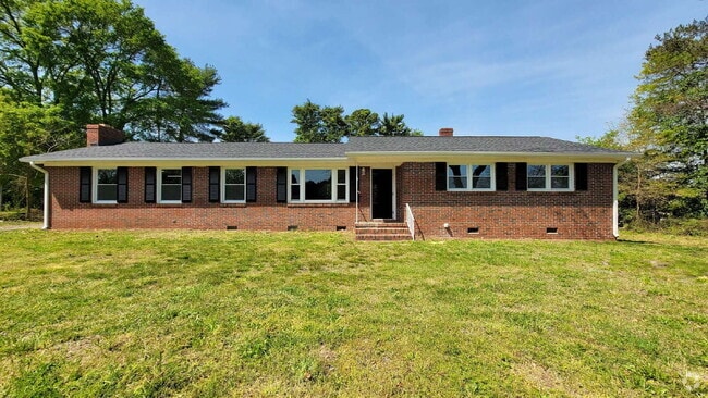 Building Photo - Spacious 3 Bedroom Home in District 6 – Re...