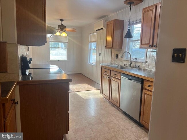 Photo - 2712 Canada Hill Rd