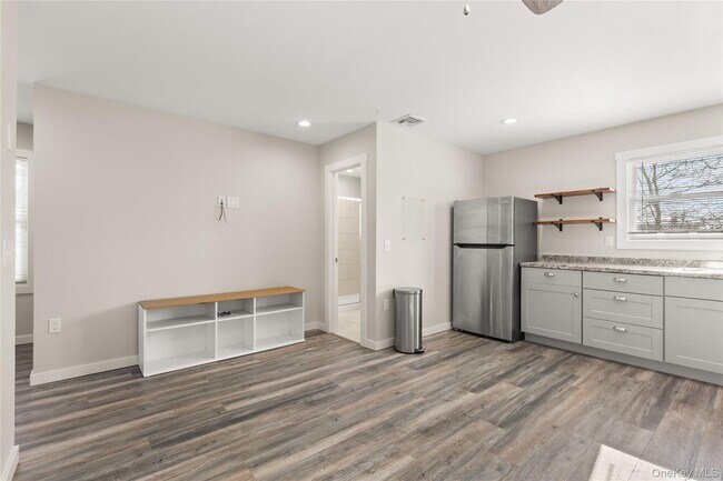 Photo - 341 Main St Unidad C