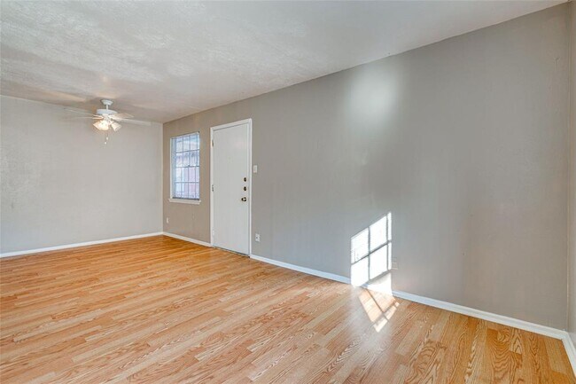 Photo - 307 E 31st St Unit 107