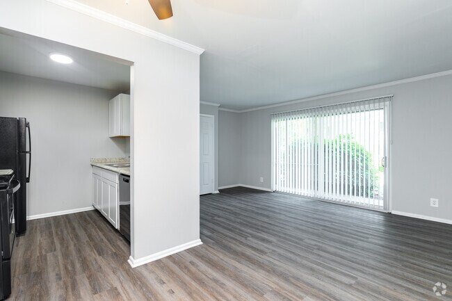 1BR, 1BA- Royale Reno