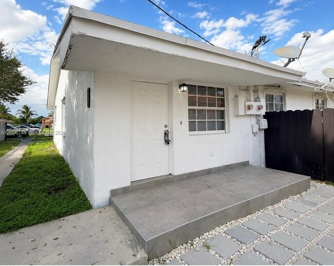Building Photo - 15741 NW 40th Ct Unit B
