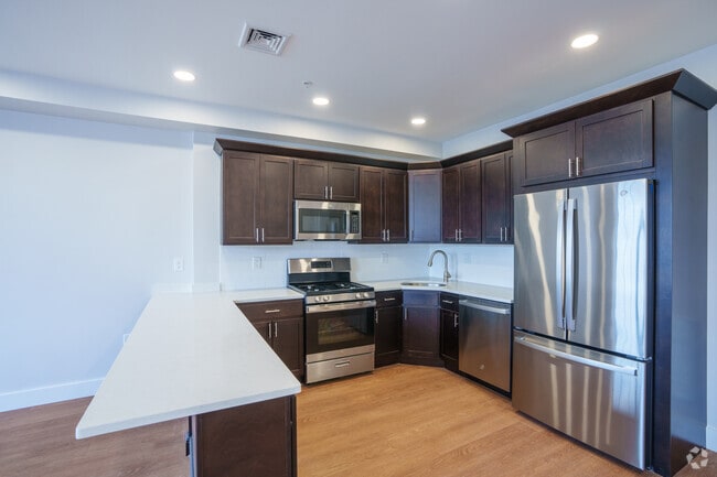 3BR, 2BA - 1,289SF - Kitchen - 354 Park
