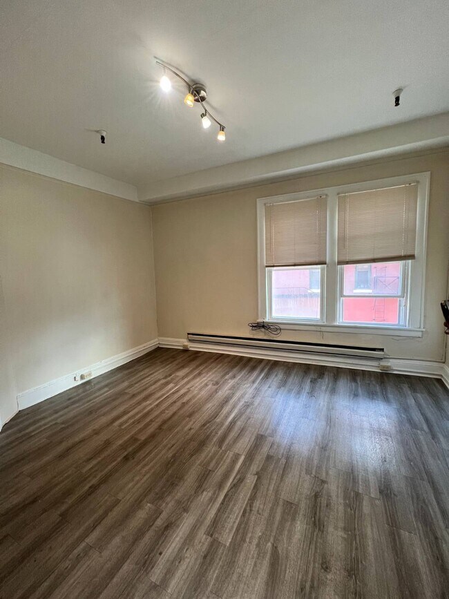 Photo - 132 Jay St