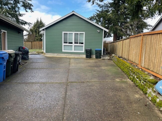 Photo - 5938 Danials Loop SE