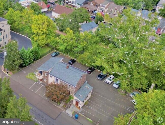 Building Photo - 60 New St Rental