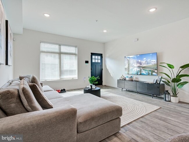 Photo - 1931 Colonial St