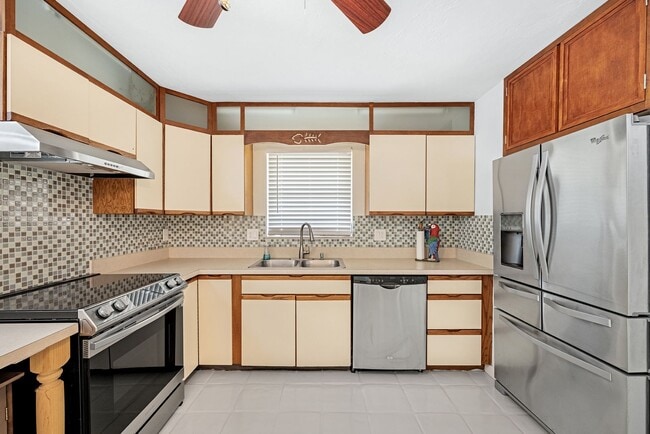 Photo - 2 Bedroom 2 bath Pool Home in Naples park