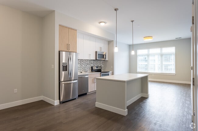 1BR, 1BA - 933SF
