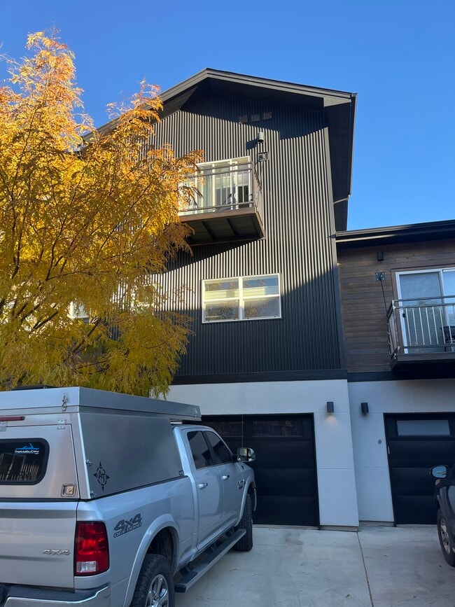 Building Photo - 006