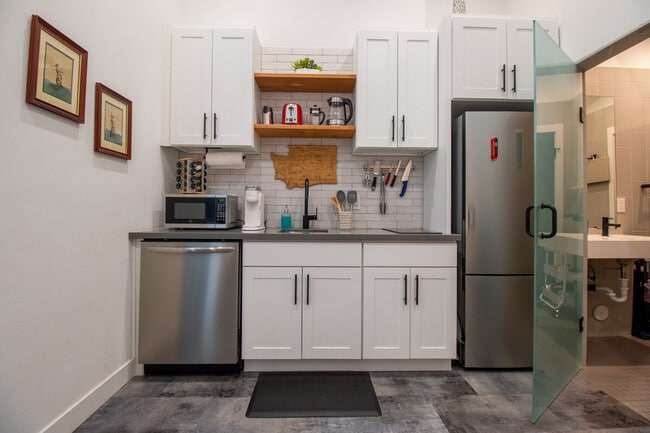 Photo - 3820 Fauntleroy Wy SW Unit SI ID1521739P
