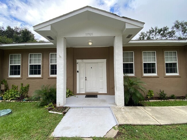 Building Photo - 11921 Woodland Ave Unit B