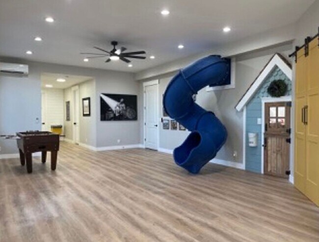 Photo - Beautiful, 6 Bedroom Home!