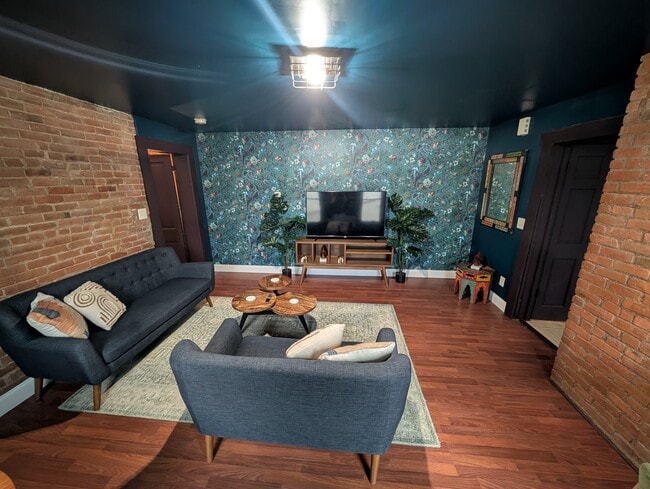 Building Photo - 838 1/2 S High St Unit 2nd Floor