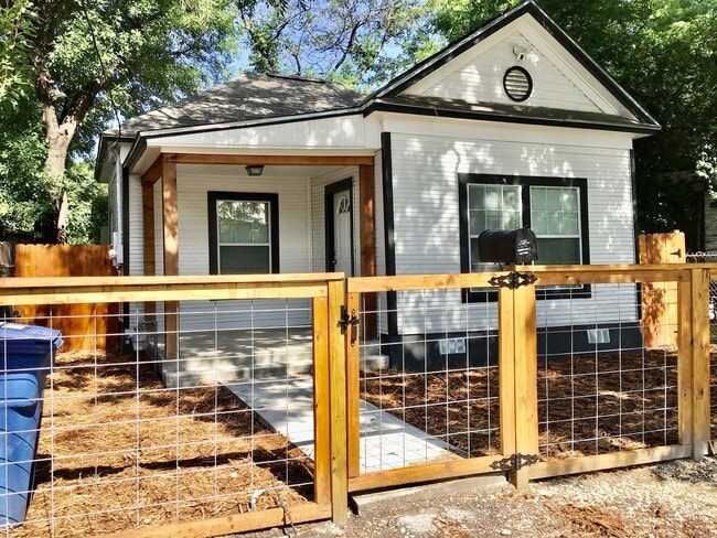 Photo - 321 N Smith St