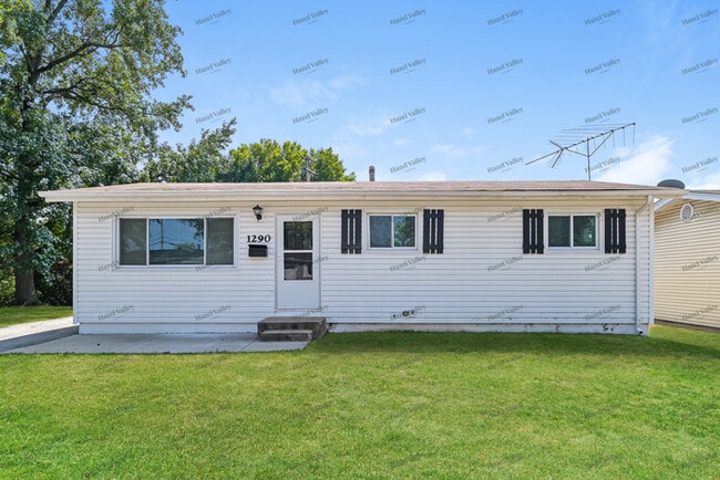 Building Photo - 1290 Acredale Dr