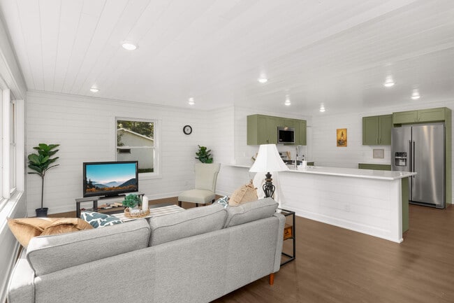 Photo - 15240 Kangaroo St NW