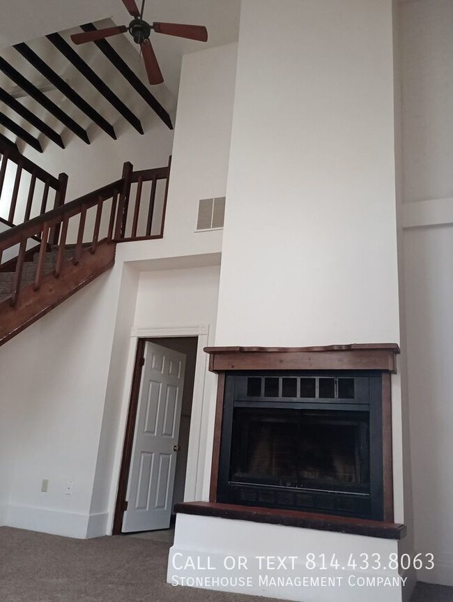 Photo - 354 W 7th St Apartment Unit 4