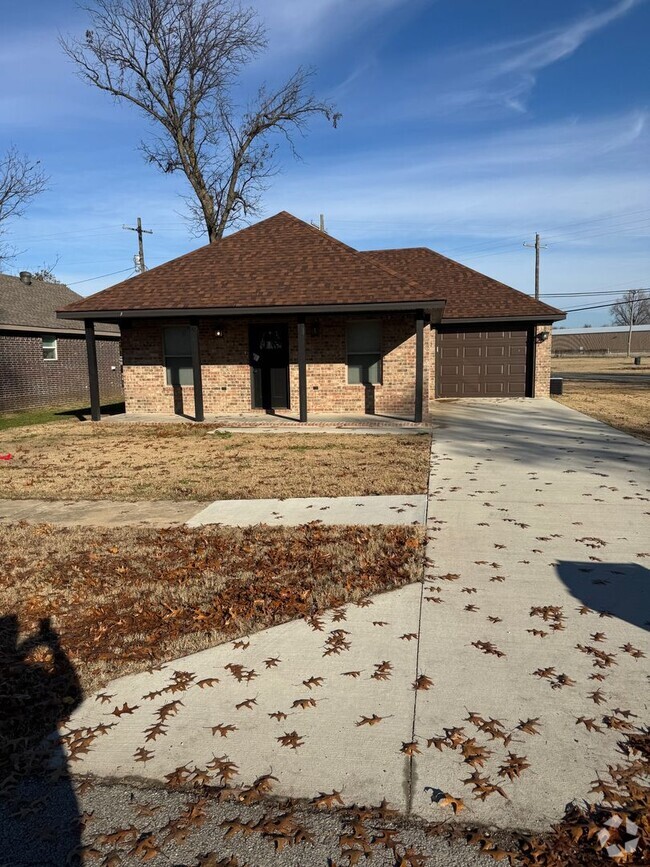 Building Photo - New 3 bed / 3 bath in Truman. Available Now! Rental