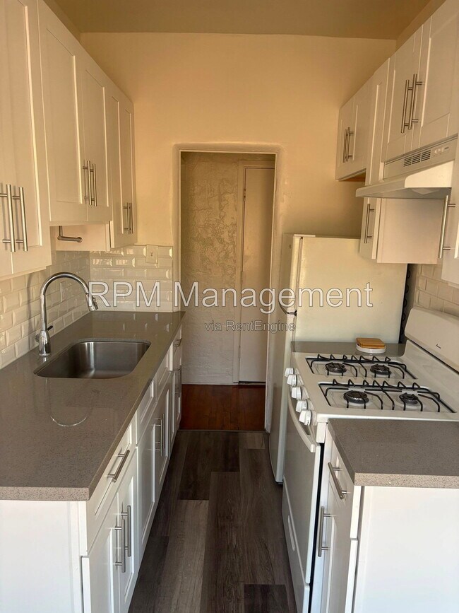 Photo - 1845 N Gramercy Pl Unit 304
