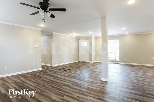 Photo - 601 Staffordshire Dr