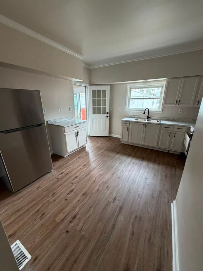 Photo - 210 Monongahela Ave N