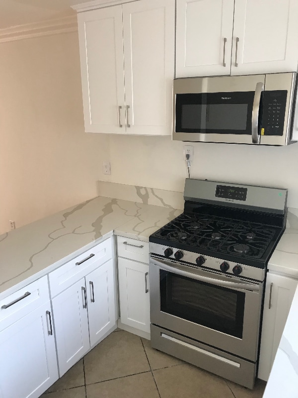 Building Photo - 6151 Fountain Ave