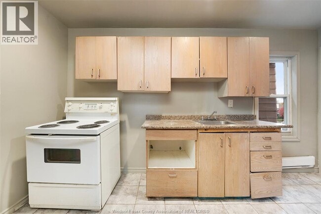 Photo - 989 Lincoln Rd