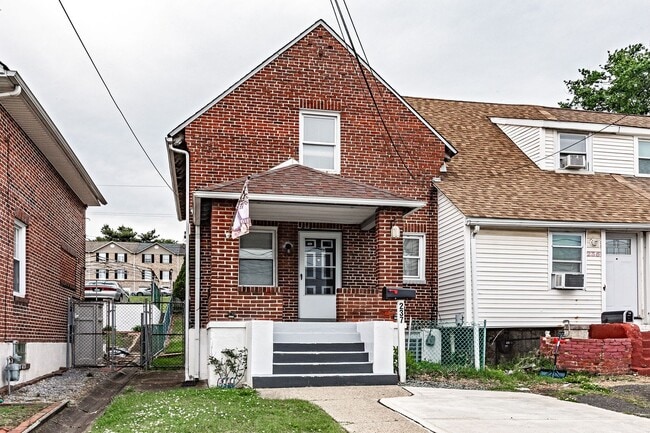 Building Photo - Renovated 2 bedroom, 1 bath townhouse in Claymont