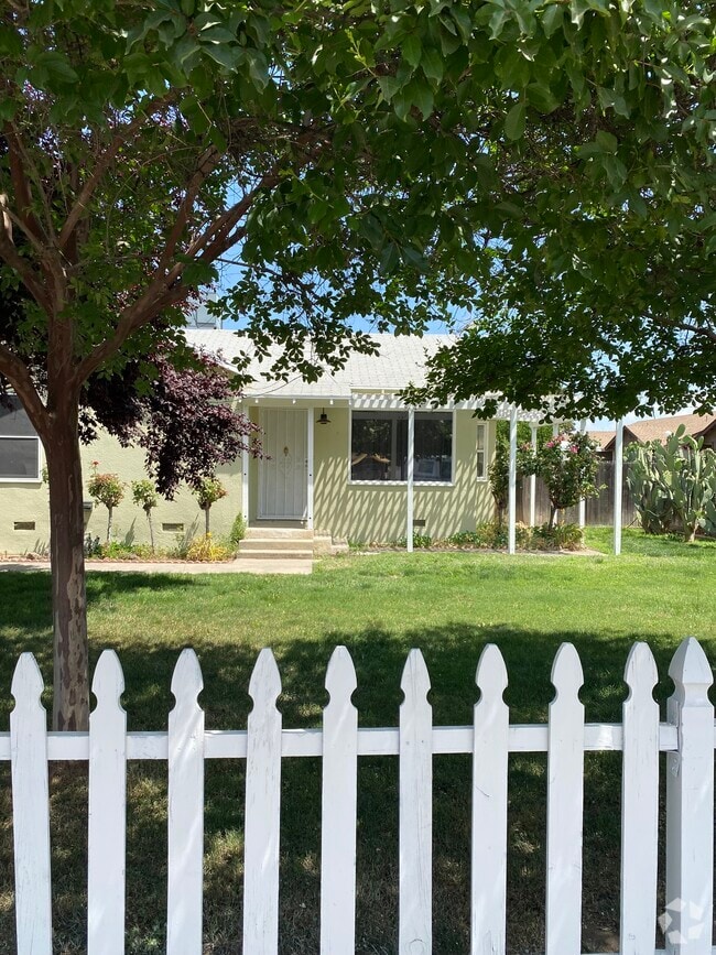 Building Photo - 620 E Tulare Ave Rental