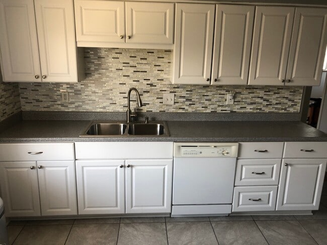 Photo - 3442 Warren Rd