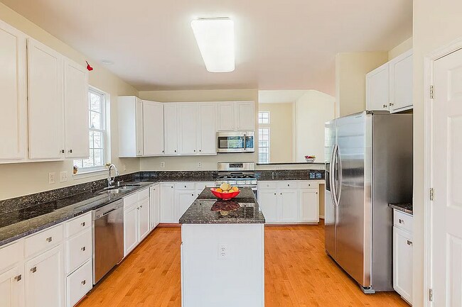 Photo - 47086 Garrett Pl