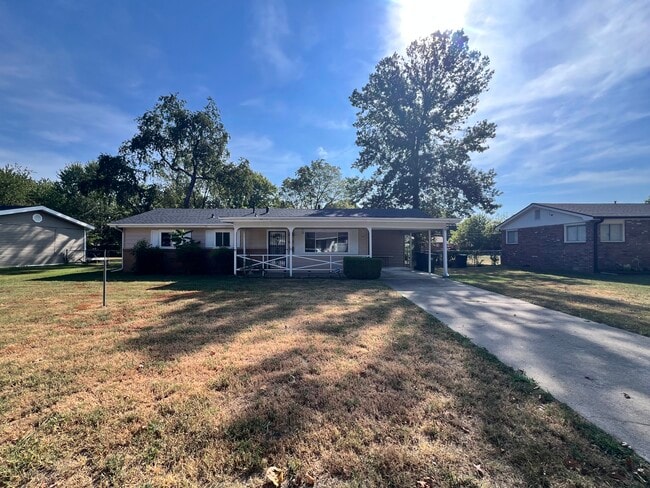 Photo - 607 Zachary St