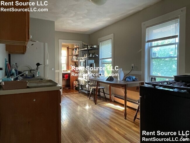 Building Photo - 18 Cherry St Rental