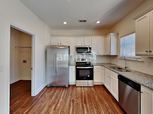 Photo - 8141 Willowbank Way