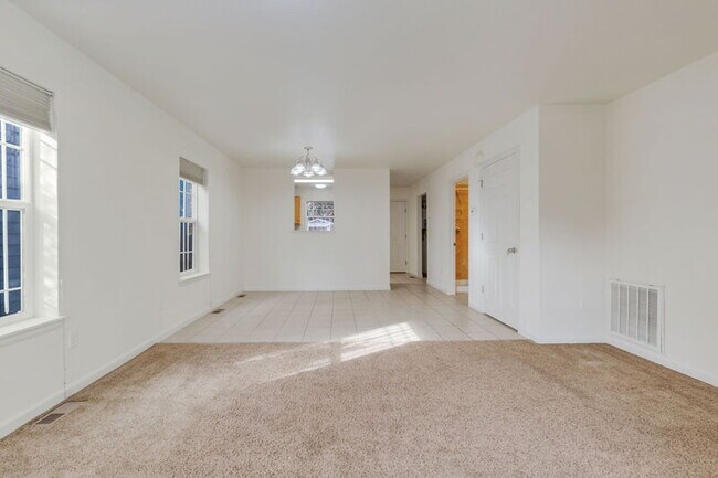 Photo - 1577 Chase St