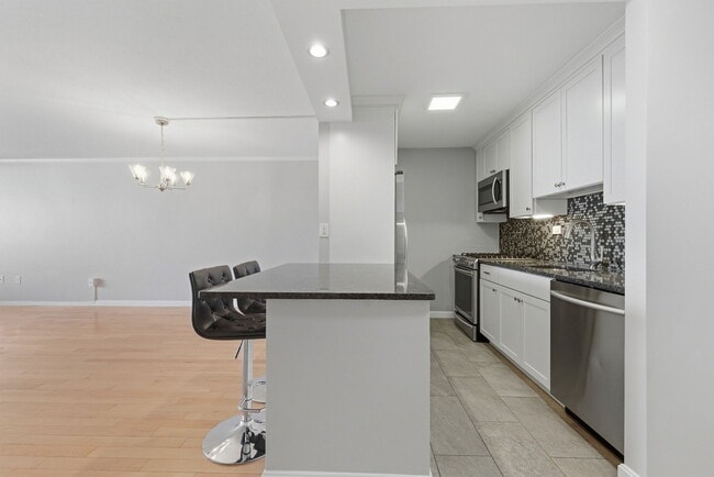 Photo - 9 Hawthorne Pl Unit 11J