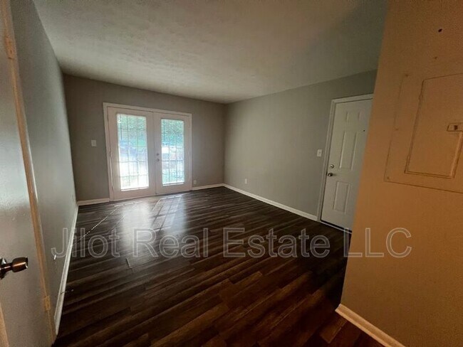 Photo - 2711 Fairlee Dr Unit A2