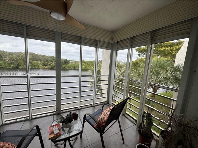 Building Photo - 9450 Poinciana Pl Unit 405