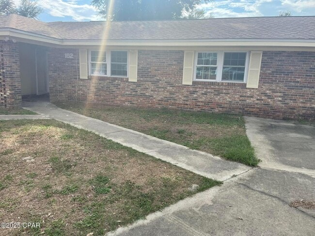 Building Photo - 102 Hershel Ct