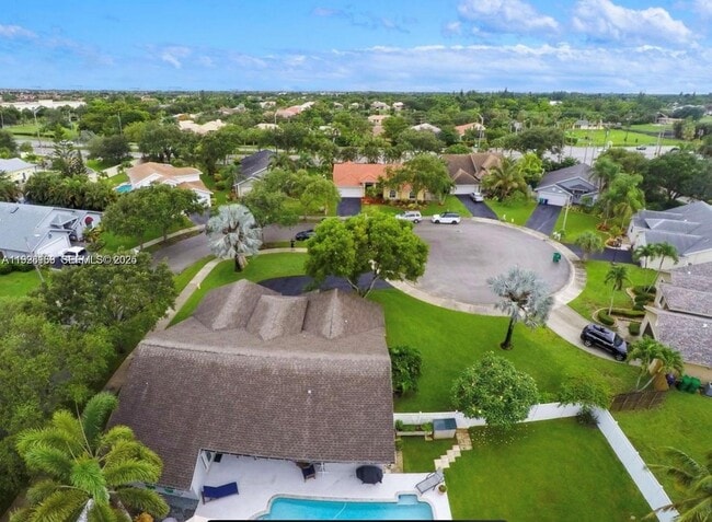 Building Photo - 8965 SW 59th Ct