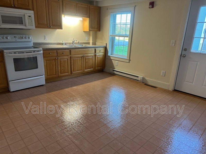 Photo - 206 King Street - 3